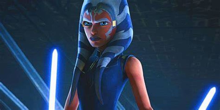 Ahsoka Tano wielding two lightsabers in Clone Wars season 7.