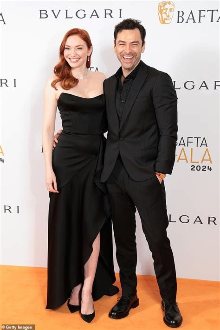 Aidan Turner and Eleanor Tomlinson in Poldark