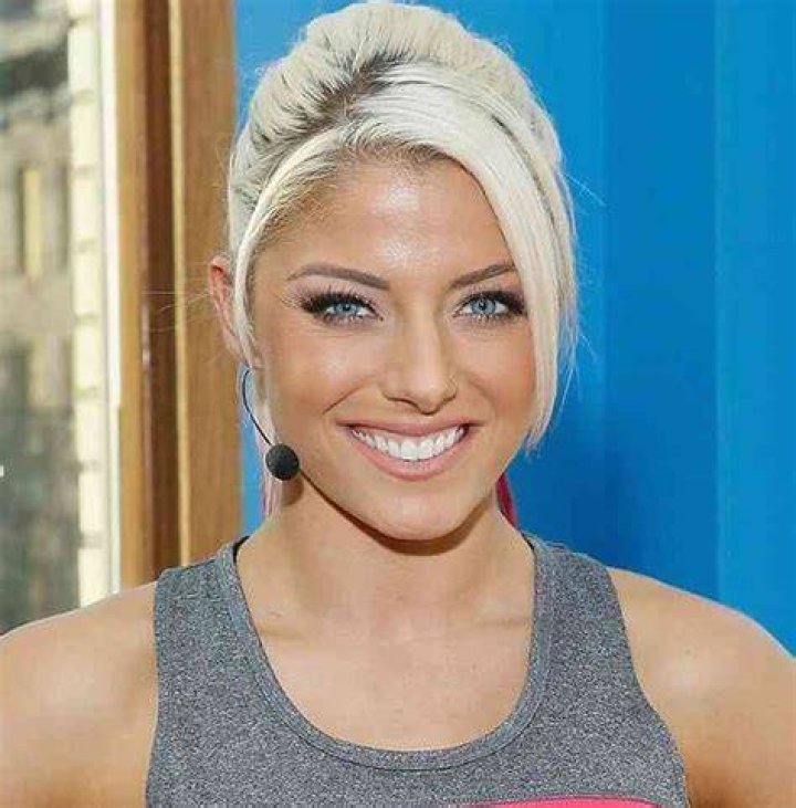Alexa Bliss Age, Height, Net Worth, Affairs, Bio and More