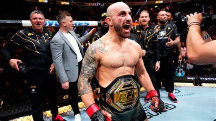 Alexander Volkanovski weight