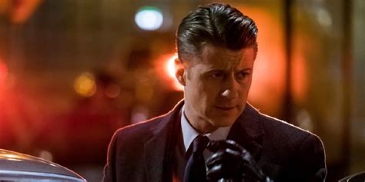 Ben McKenzie as Jim Gordon in Gotham Batman comic
