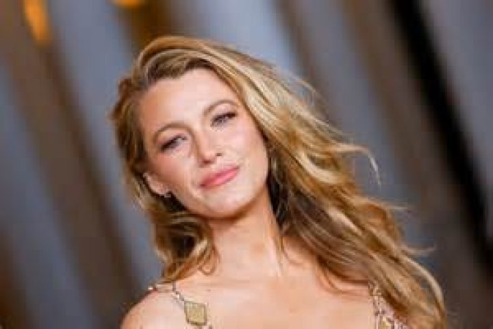 Blake Lively ma &bdquo;wybuch&rdquo; tego lata, pokazuje swoją stonowaną sylwetkę w