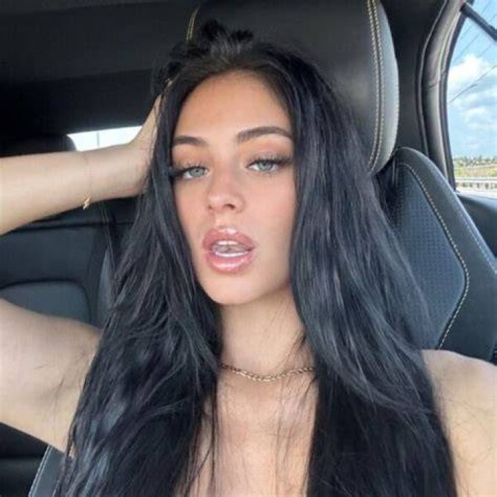 Camilla Araujo: A Deep Dive Into Her Life And Stunning Pictures