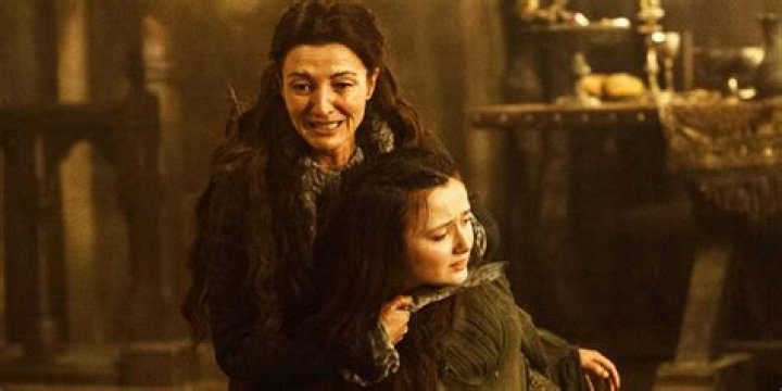 Catelyn Stark holding Frey's wife and screaming at the Red Wedding in Game of Thrones