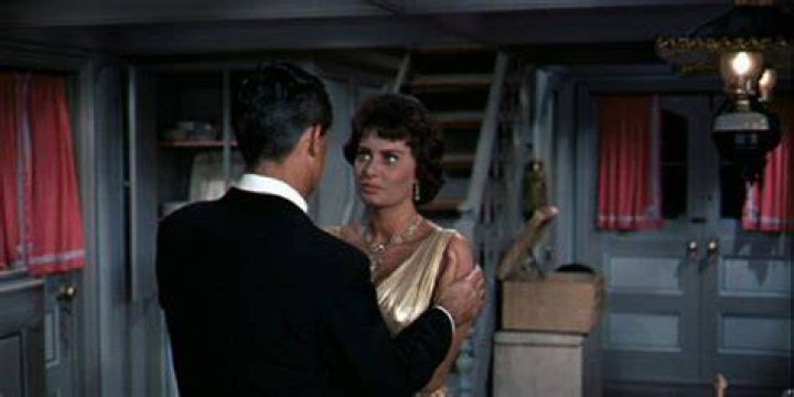Cinzia embraces Tom in Houseboat