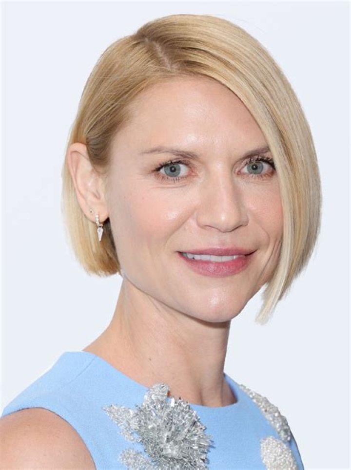 Claire Danes looks on in My So-Called Life