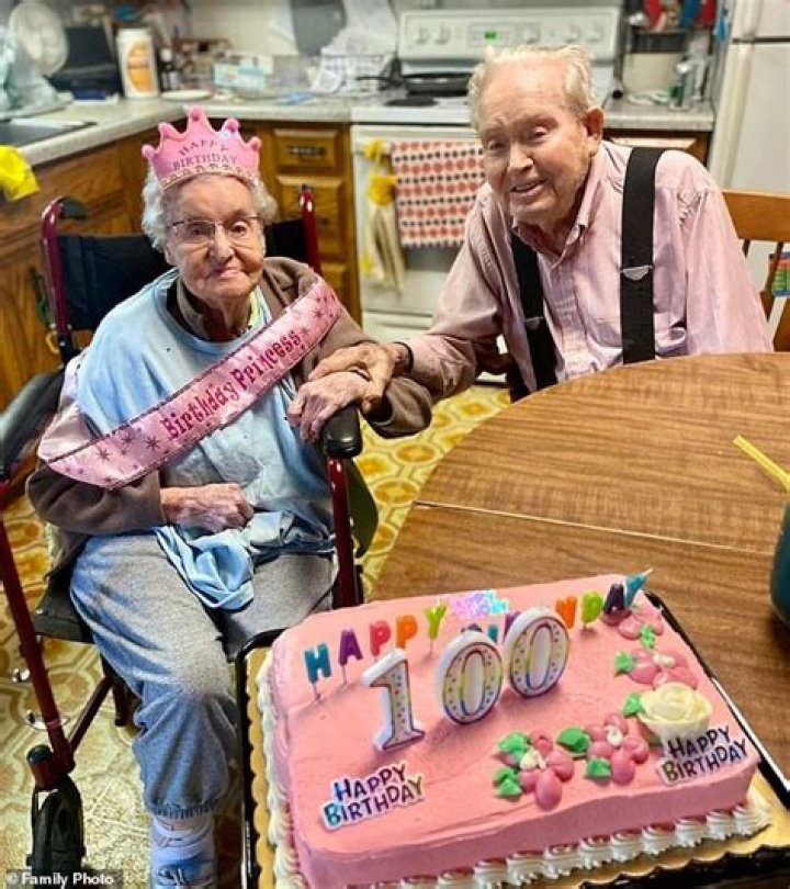 Couple, Both Aged 100, Married For 79 years, Die Hours Apart (Photos