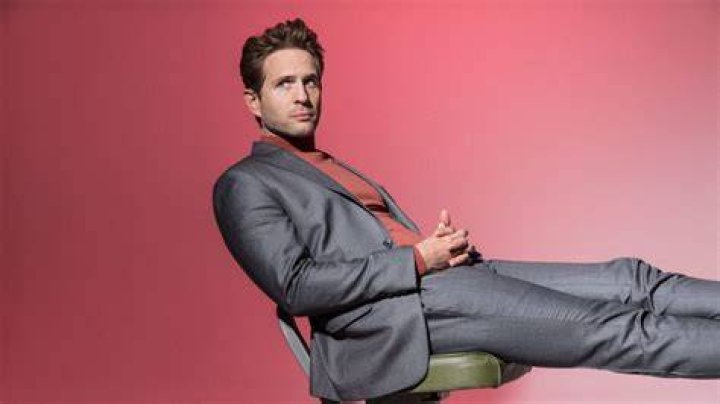 Glenn Howerton height