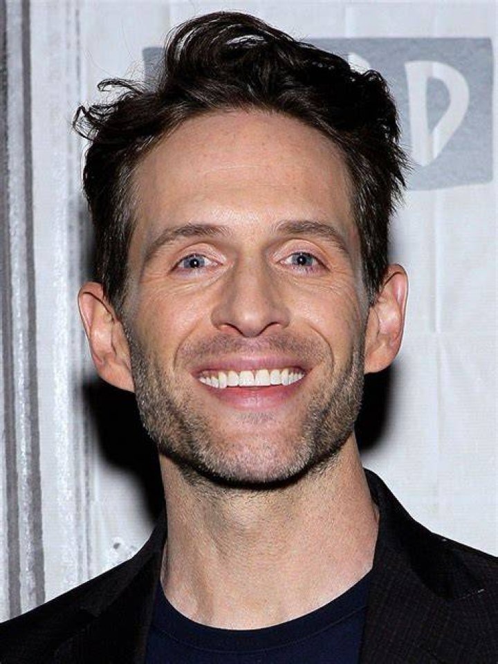 Glenn Howerton weight