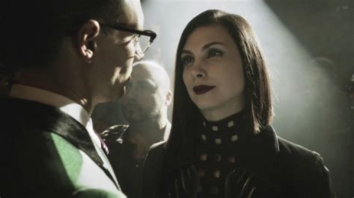 Gotham - Jim Gordon and Bruce Wayne with Bat Signal