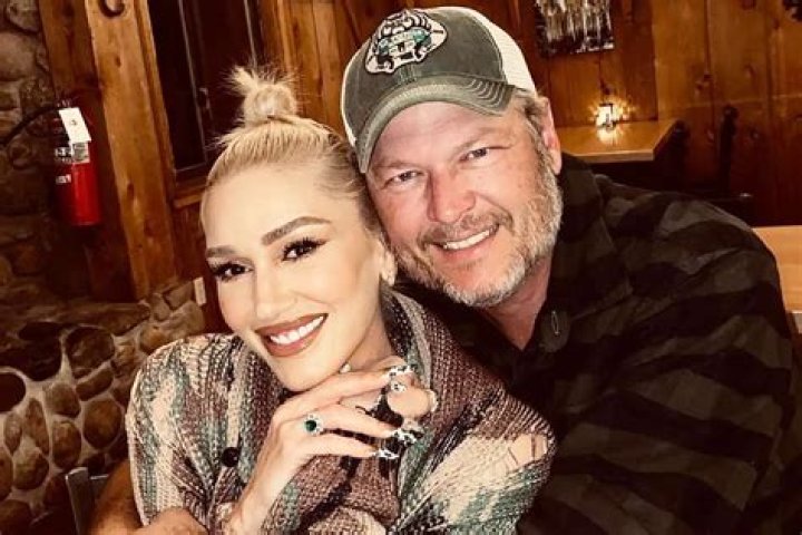 Gwen Stefani and Blake Shelton are wearing a new family Christmas card