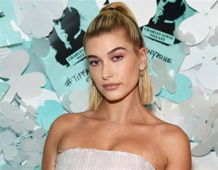 Hailey Baldwin biography