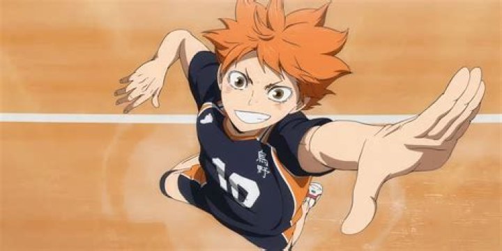 Hinata holds a hand in front of her for a fight in Naruto Shippuden