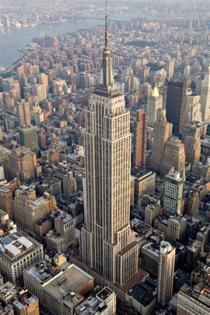How many floors does the tallest building in kenya have?