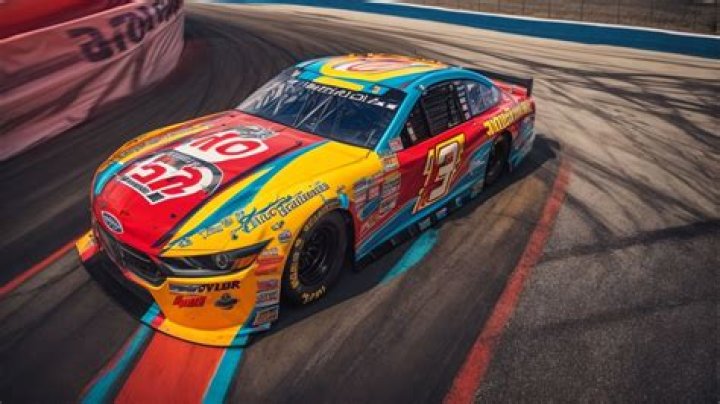 How much does a NASCAR driver make? How much does a NASCAR driver make?
