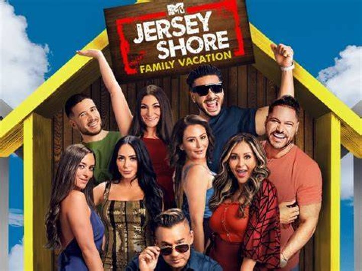 Jersey Shore: Family Vacation cast photo palm tree background