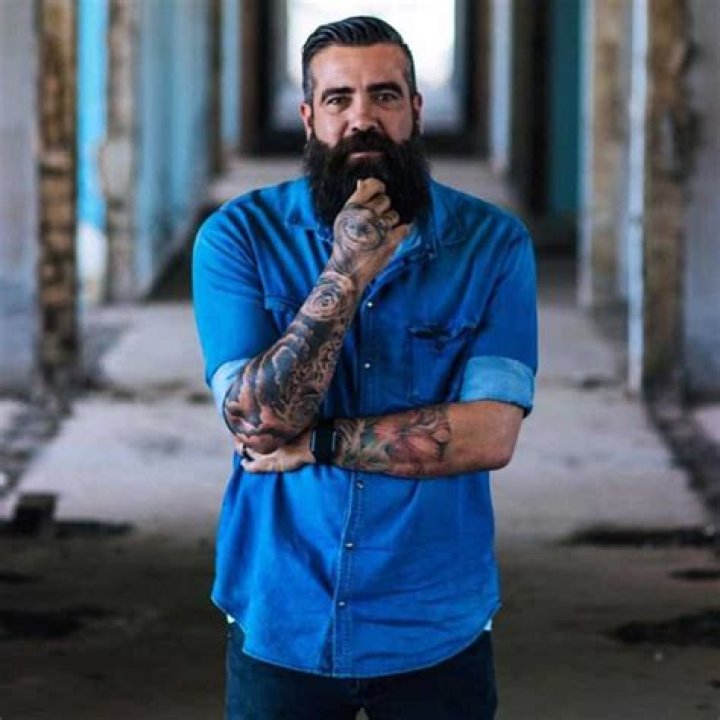 Jo Black biography: age, brother, family, songs, bitter lyrics, restaurant, sports center, and shows