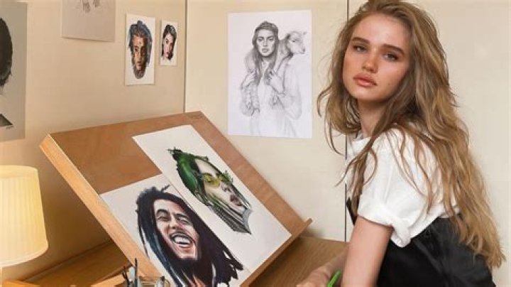 Julia Gisella (Artist) Wiki, Biography, Age, Boyfriend, Family, Facts