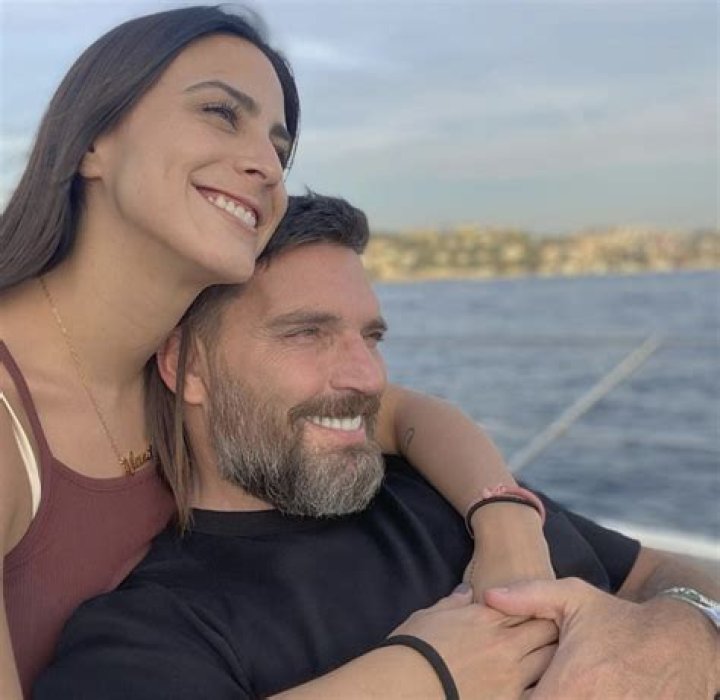 Juli&aacute;n Gil revela su secreto para saber si su novia es su mujer