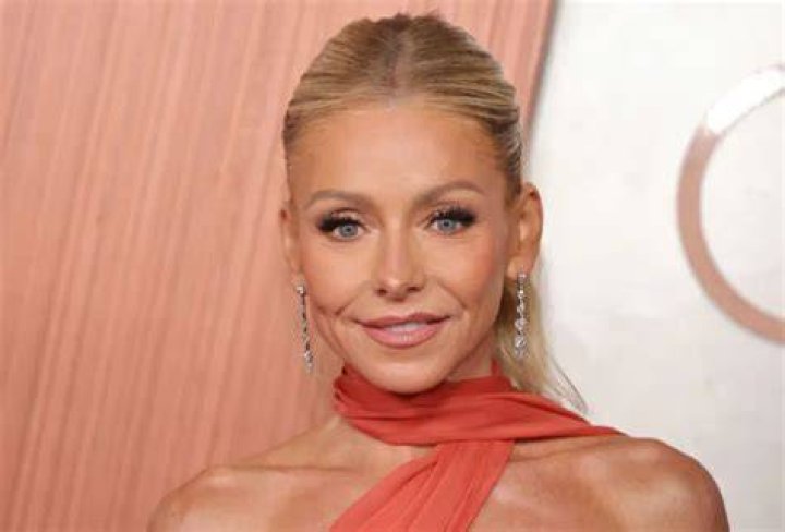 Kelly Ripa age