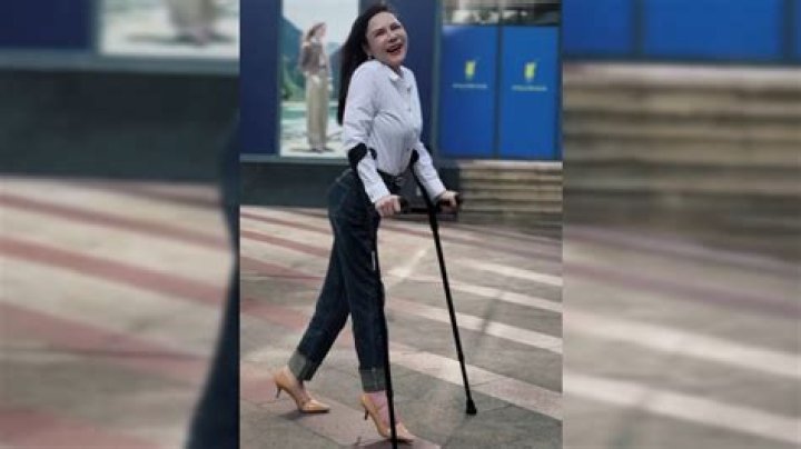 Lady With One Hand Dances for Sister Who Walks With Crutches, Video Goes Viral: "Both of You Are Beautiful"