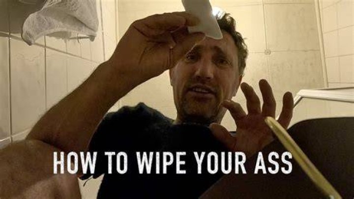 Man tried to wipe his bum with long nails
