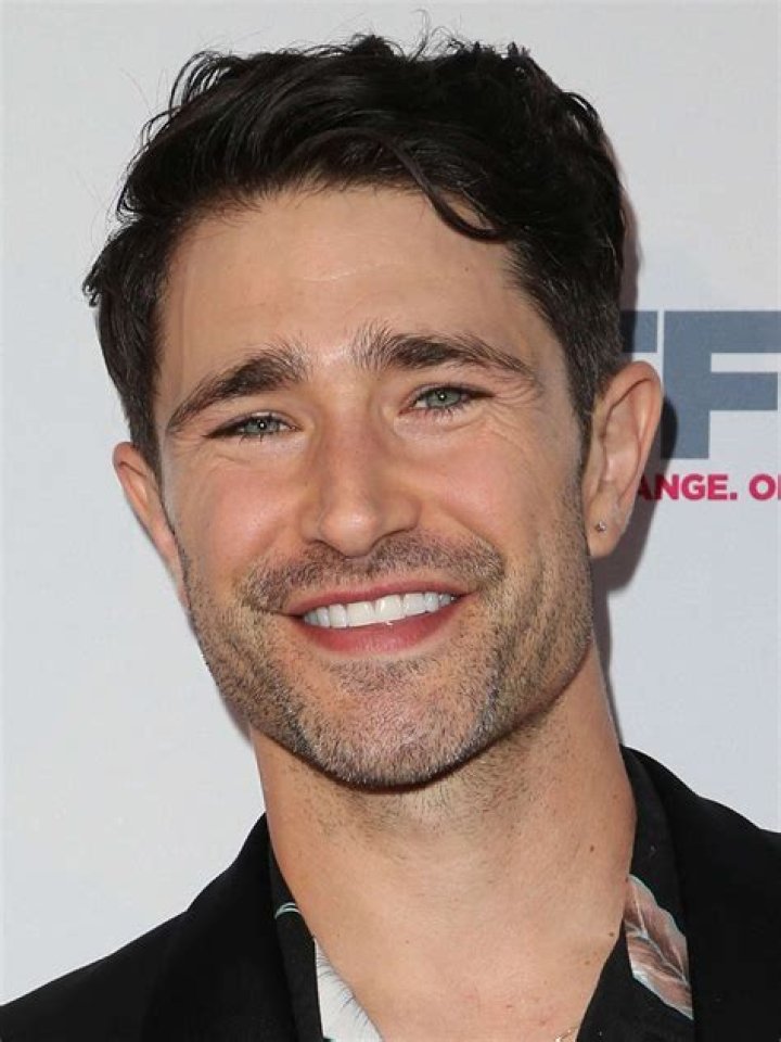 Matt Dallas weight