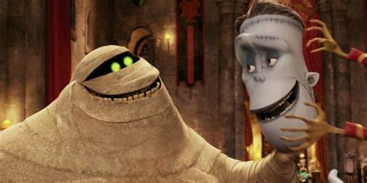 Murray holds Franks head in Hotel Transylvania