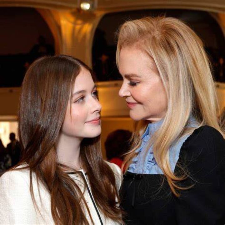 Nicole Kidman as Grace & Alakina Mann as Anne in The Others