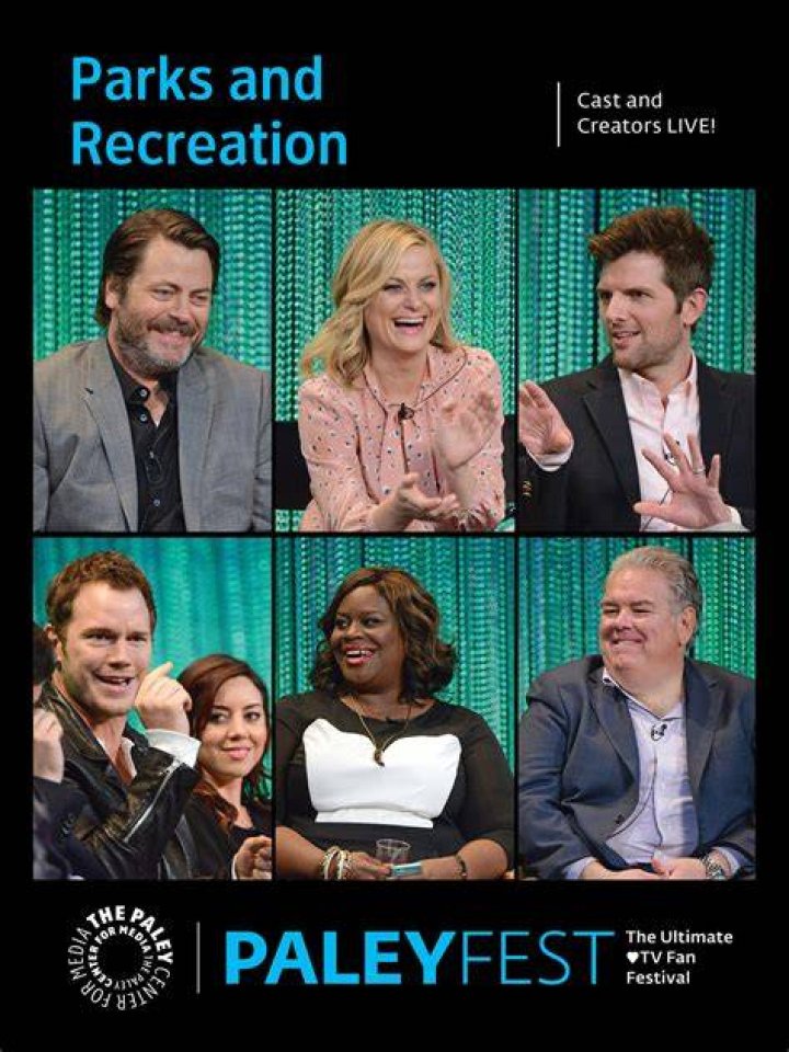 Parks and Recreation cast pose for a group picture on the set