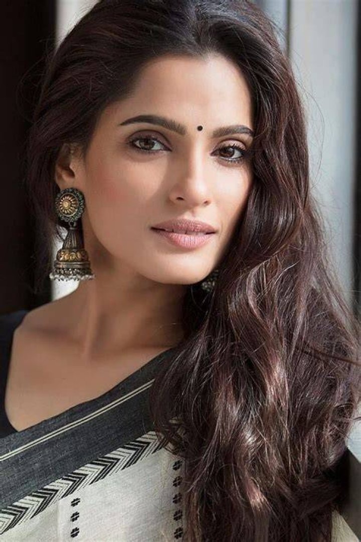 Priya Bapat Images