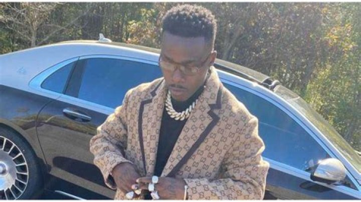 Rapper DaBaby gets two luxury cars as birthday gifts from girlfriend Rapper DaBaby gets two luxury cars as birthday gifts from girlfriend