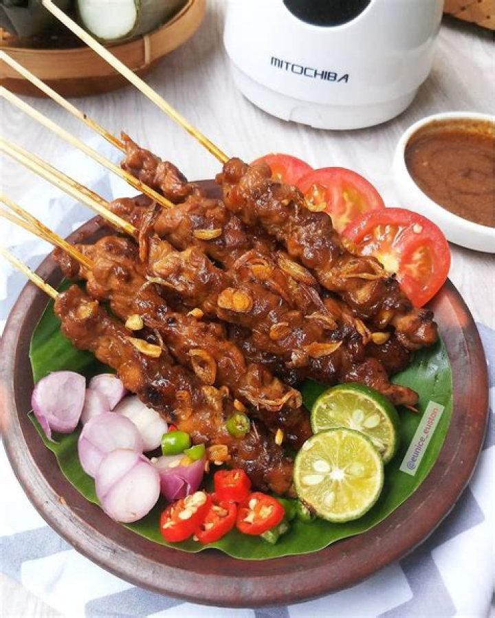 نشرة كريم سات sate لعلاج اثار الحبوب وتقشير البشرة