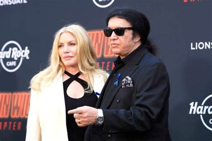 Shannon Tweed net worth