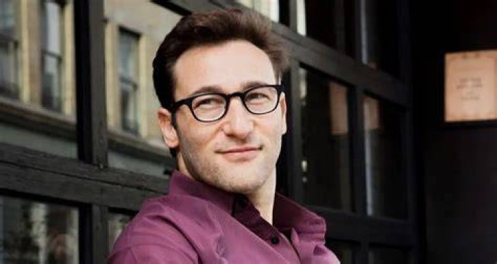Simon Sinek weight
