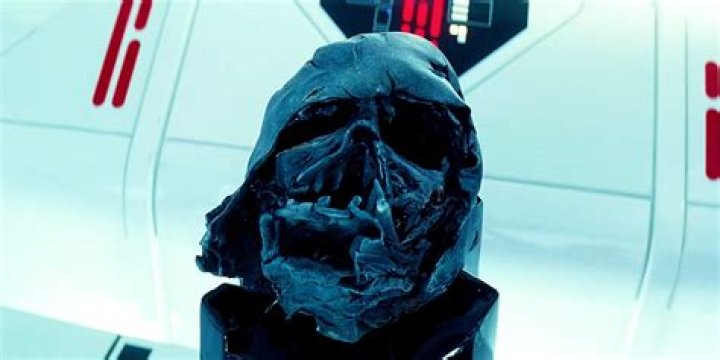 Star Wars May Finally Reveal How Kylo Ren Got Darth Vader's Helmet After 8 Years