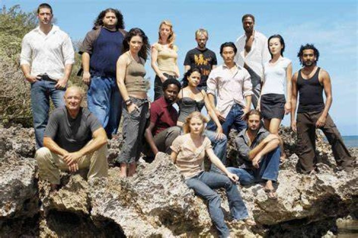 The cast of Lost promo picture on the beach