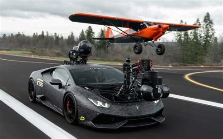 The Fastest Camera Car in the World Is a R3,2 Million Lamborghini Huracan Than Can Film at Over 290km/h