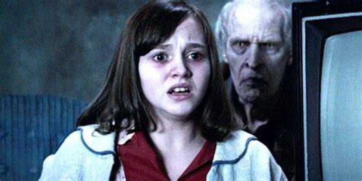 The ghost of Bill Wilkins behind a scared Janet Hodgson in The Conjuring 2