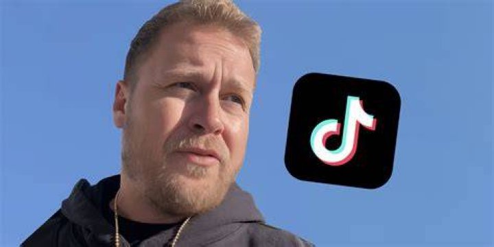 TikTok star is kicked out of home after mom finds out about her