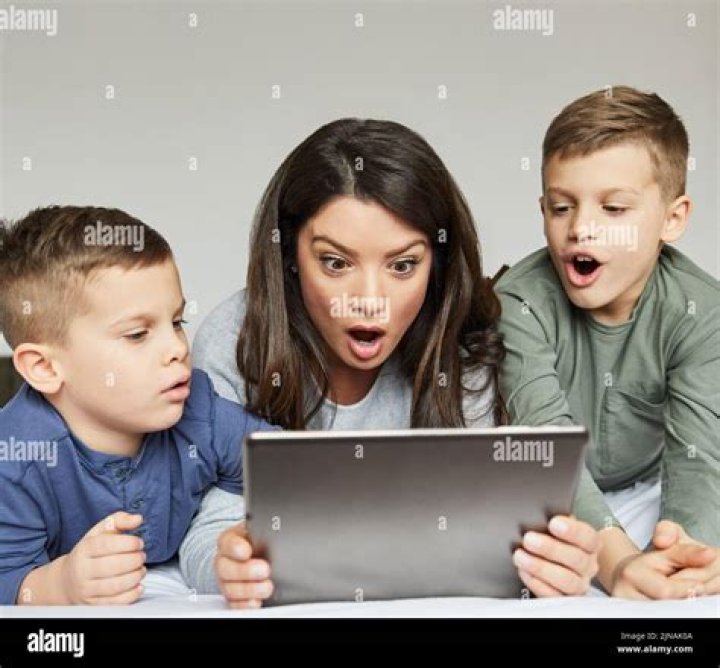 Two siblings surprised their mother Two siblings surprised their mother