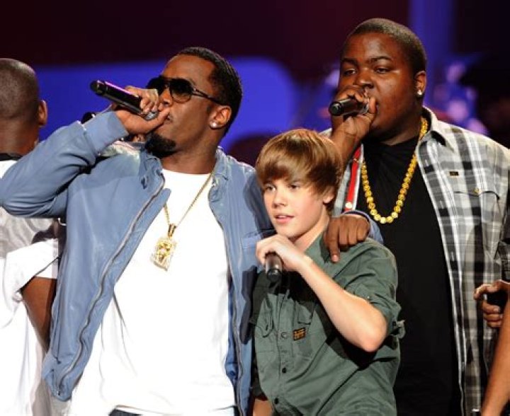 Uncle Waffles remakes Justin Bieber and Nicki Minaj's looks.
