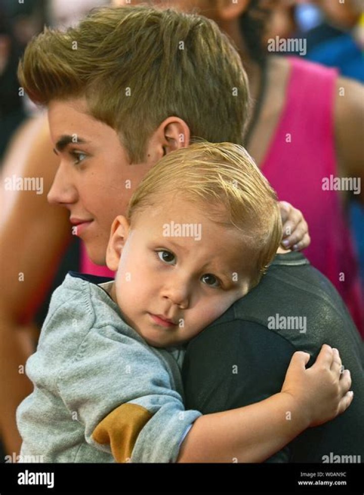Unveiling The Mystery: Does Justin Bieber Have A Little Brother?