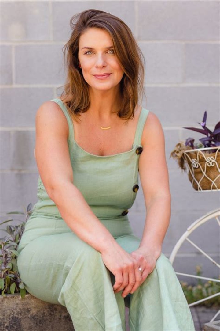 Vivian Howard age