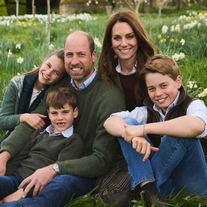 We Can't Unsee The Major Missing Details In William And Kate's 2023 Christmas Card