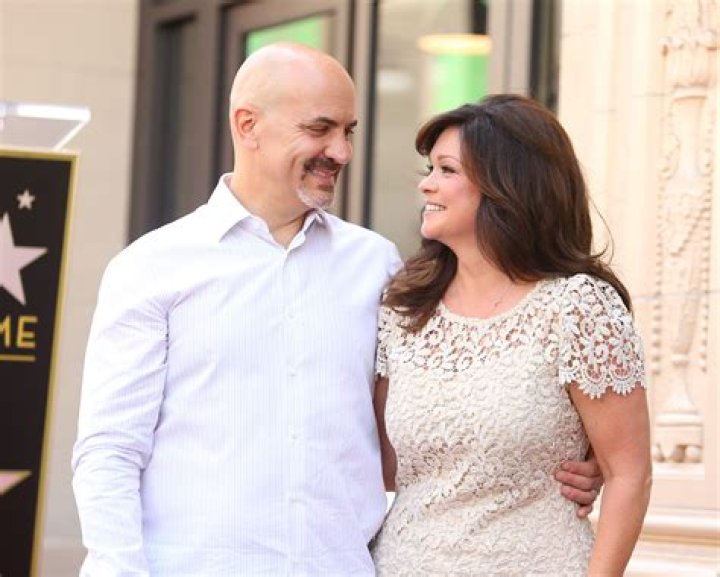 who is tom vitale valerie bertinellis husband? who is tom vitale valerie bertinellis husband?