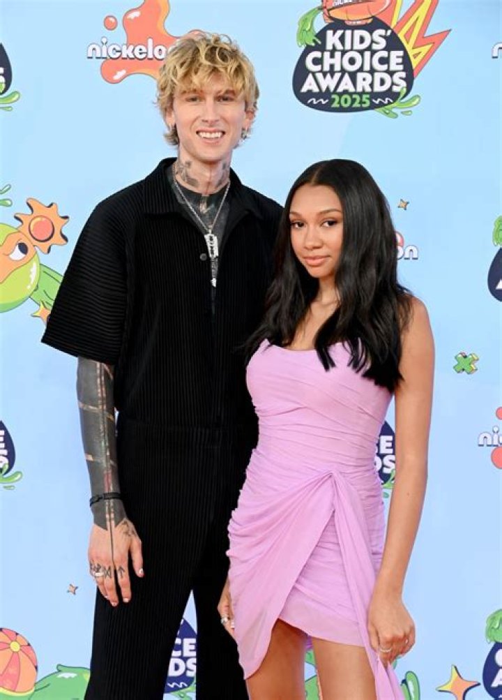 Who S Machine Gun Kelly Baby Mother II mangadropout