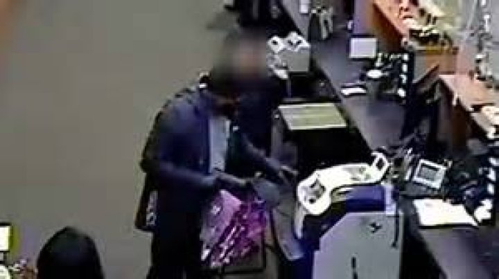 Women rob American store caught on camera
